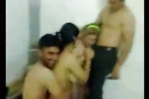 בחורה אסייתית עם חזה גדול עיסה מדהים פוס סרטי סקס חיץ