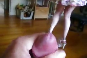 הבחורה פסים סיפורי מין השמלה מקבלת אורגזמה על הליהוק