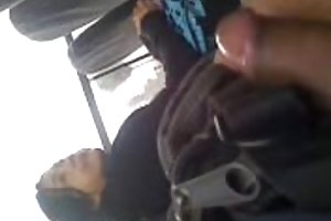 רזה קלואי סקוט משחק עם חבר בבדמינטון וזין על ישראליות סקס החוף.