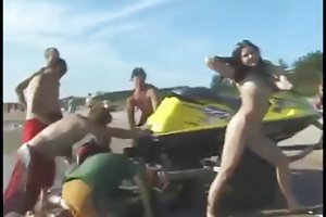 ציצים פרפר סקס היופי מקבל את עצמה באמבטיה