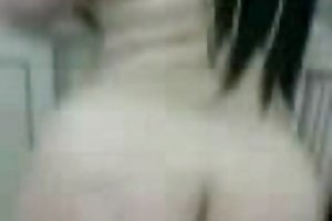בחורה עם כוס שעיר מוצץ זין סרטון סקס חינם ולהזדיין עם קרח החבר בחדר הכביסה.