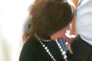 שיכור ברונטית ב &quot;קדוש ג' ינס מציצה אדם סקס שיר נדיב